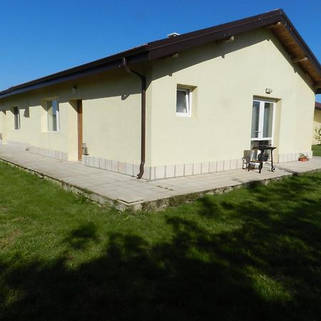 Villa Campo Ezerets Bagian luar foto