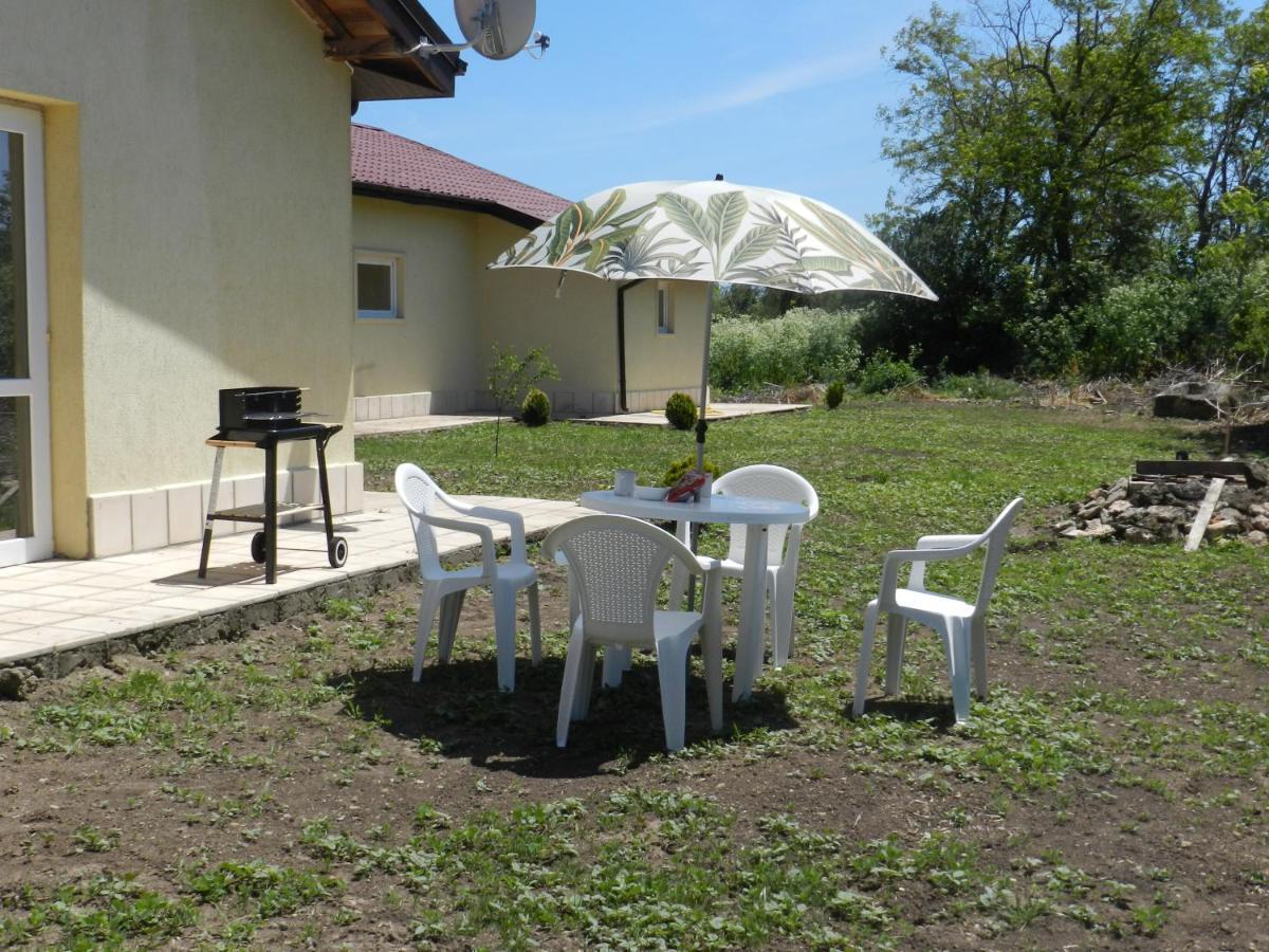 Villa Campo Ezerets Bagian luar foto